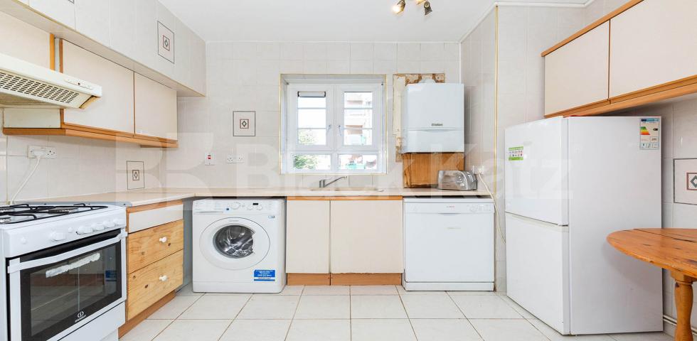 			3 Bedroom, 1 bath, 1 reception Flat			 Castlehaven Road, Camden